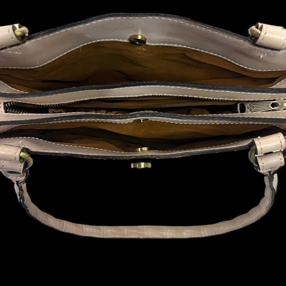 LOW START Patricia Nash Cream Embossed Leather Purse bag Inside is suede - Picture 8 of 11